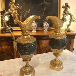 Coppia di eleganti vasi Carlo X in bronzo dorato - Epoca 1840-1850