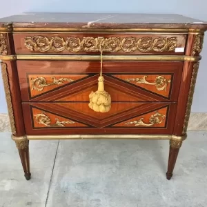 Cassettone Luigi XVI legno lastronato, finiture bronzo dorato - Epoca 1800