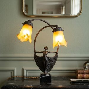 Lampada Liberty anni '60 in bronzo con base in marmo e due tulipe