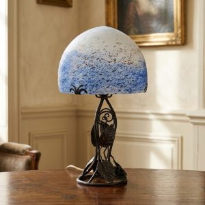 Lampada Liberty Anni '60 con Base in Ferro e Campana in Vetro Azzurro