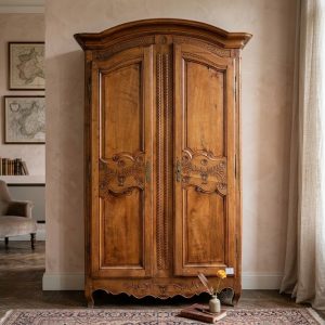 Armadio Provenzale - '800 in Noce Intagliato di Pregio