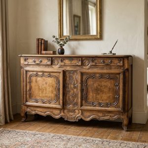 Credenza Provenzale in Noce Riccamente Scolpita - Epoca '700