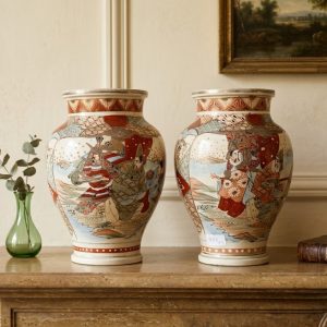 Coppia di Vasi in Porcellana di Gusto Orientale - Epoca '900