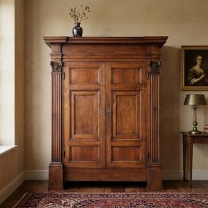 Armadio Lombardo del '700 in Noce, Restaurato e Conservato
