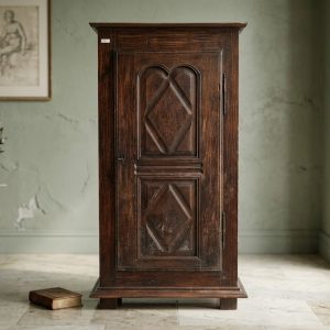 Armadio rustico - Epoca '800 in Rovere con pannelli scolpiti