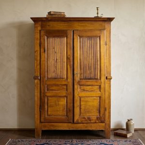 Armadio in legno di frutto con pannelli grissinati - Epoca '800