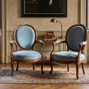 Coppia di Poltrone dell’800 in Legno di Noce - Restaurate