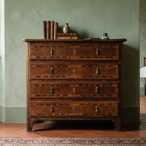 Cassettone Lombardo in noce intarsiato - Epoca Primo '700