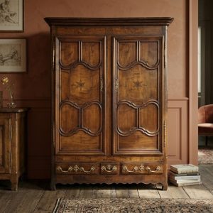 Armadio francese del '700 in rovere massello e intarsiato