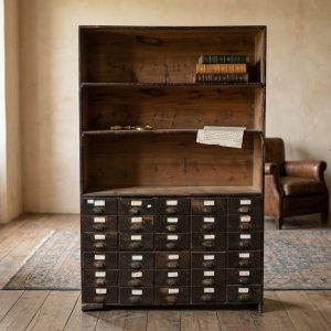 Mobile da negozio in legno con 30 cassetti