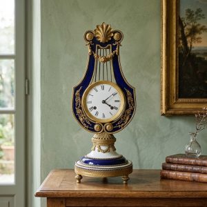 Elegante Orologio Impero in Porcellana di Limoges