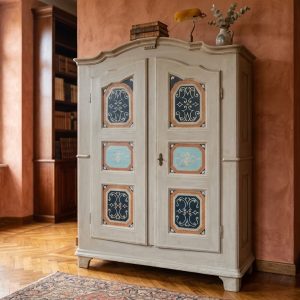 Armadio Centinato Piemontese del '700 in Legno Laccato