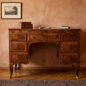 Scrivania Veneta Luigi XV in Noce Piano a Sfilo - Epoca: II metà '700