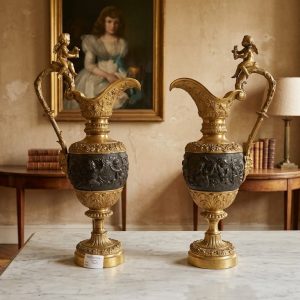 Coppia di eleganti vasi Carlo X in bronzo dorato - Epoca 1840-1850