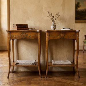 Comodini Provenzali in Ciliegio del '900 con dipinti floreali