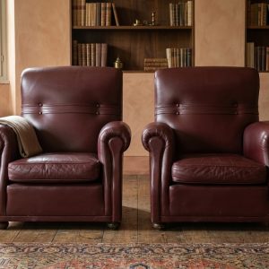 Coppia di poltrone in pelle bordeaux degli anni '60