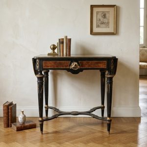 Tavolino Napoleone III in ebanizzato con intarsi in Radica di Noce