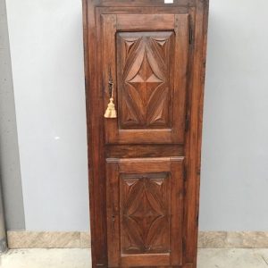 Stipo in Rovere dell'800 con Pannelli Intagliati