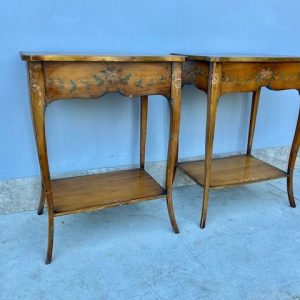 Comodini Provenzali in Ciliegio del '900 con dipinti floreali