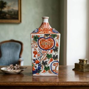 Bottiglia in porcellana Arita '800 a pianta quadrata Giapponese
